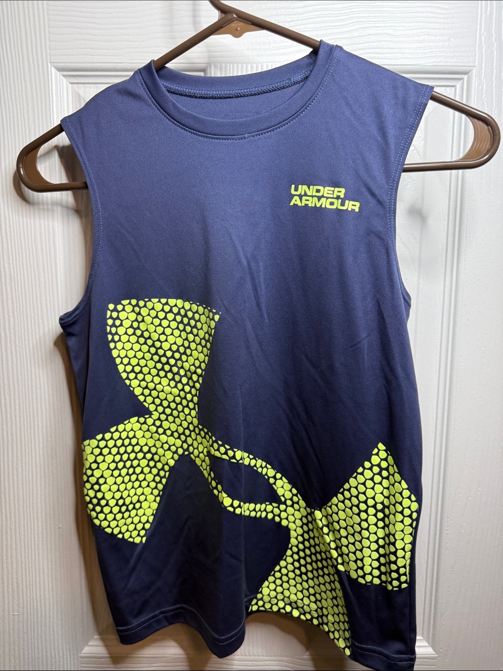 Boys Under Armour heat gear sleeveless tank